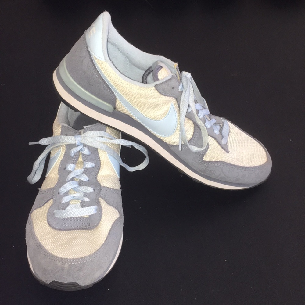 Nike Internationalist Blue And White Sneakers